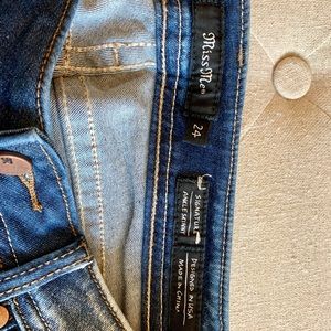 Miss Me Skinny Jeans- LIKE NEW